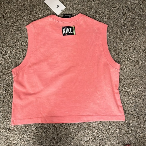 Pink Nike muscle tank size large NWT - Picture 2 of 3